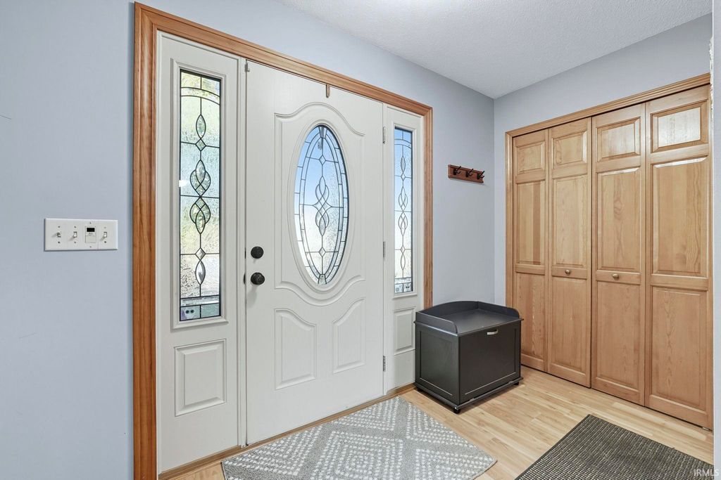 Photo of 3113 Pinoak Court, Fort Wayne, IN 46814 (MLS # 202539713)