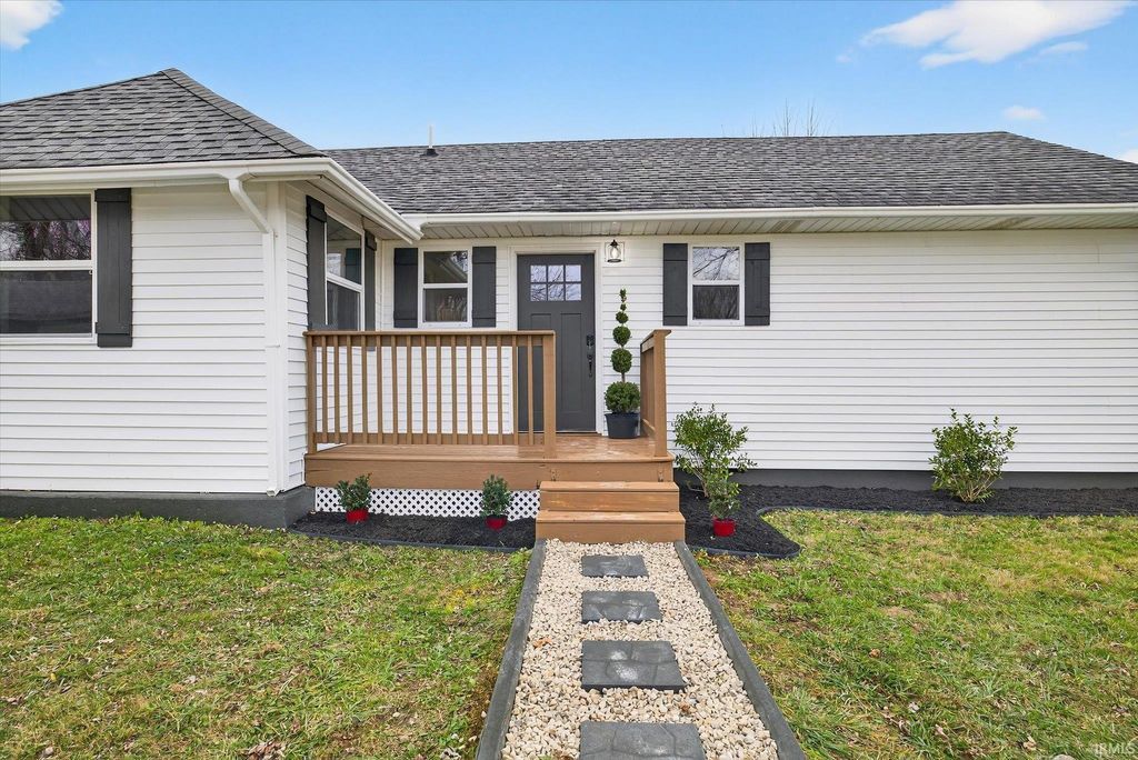Photo of 624 E Ohio Street, Jasonville, IN 47438 (MLS # 202547729)