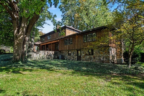 Tiny photo for 15251 Kern Road, Mishawaka, IN 46544 (MLS # 202642996)