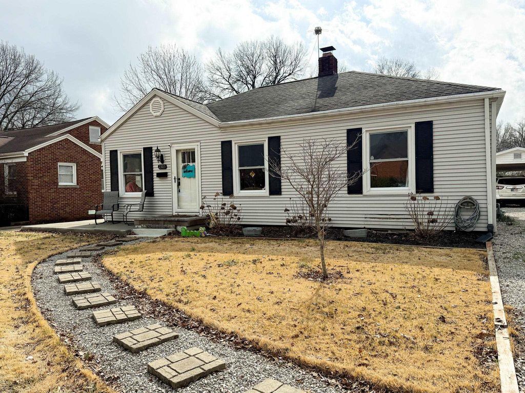 Photo of 2305 Washington Avenue, Evansville, IN 47714 (MLS # 202605300)