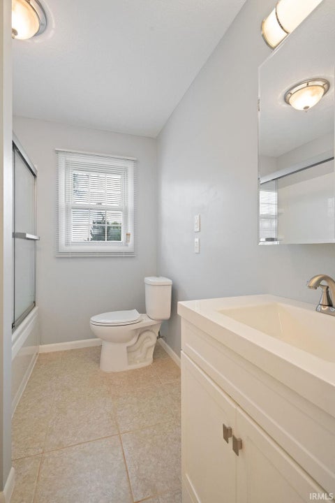 Tiny photo for 5603 Ivy Court, Kokomo, IN 46902 (MLS # 202627086)