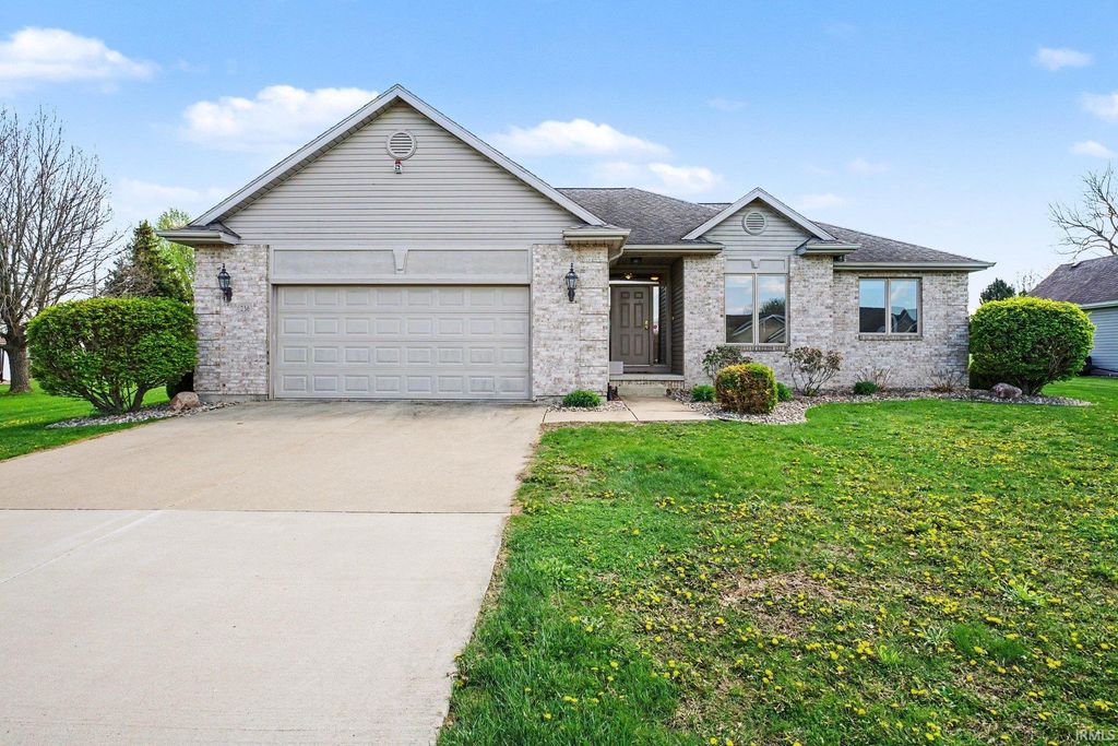 Photo of 236 Tulip Circle, Bremen, IN 46506 (MLS # 202614367)
