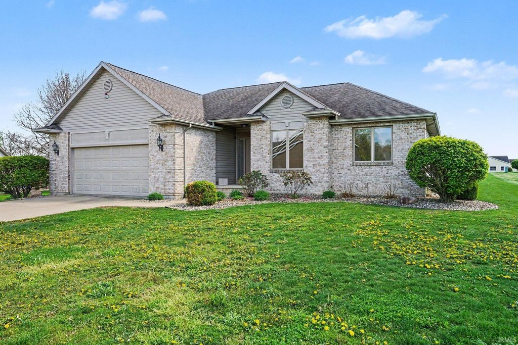 Photo of 236 Tulip Circle, Bremen, IN 46506 (MLS # 202614367)