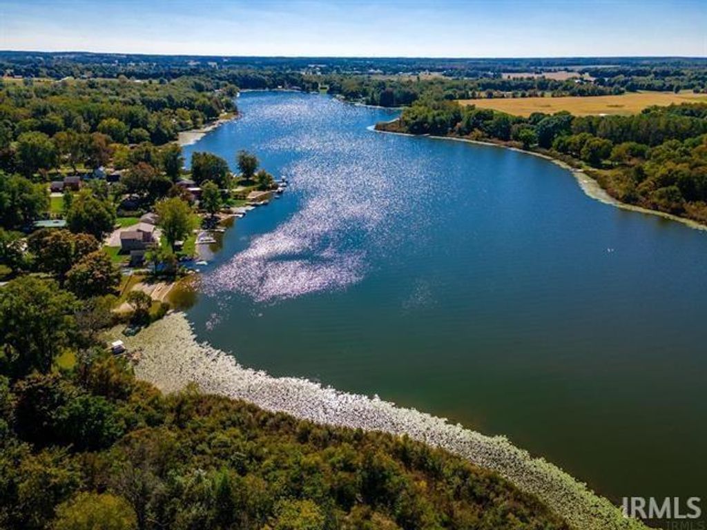 Photo of 3186 W 3rd Drive, Albion, IN 46701 (MLS # 202613257)