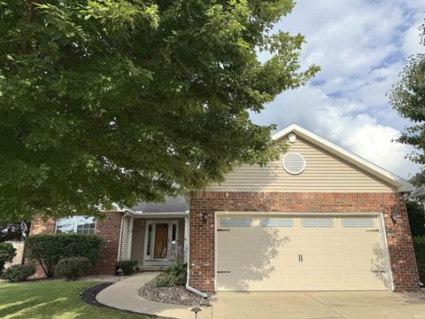 Photo of 23 Kingfisher Circle, Lafayette, IN 47909 (MLS # 202626859)
