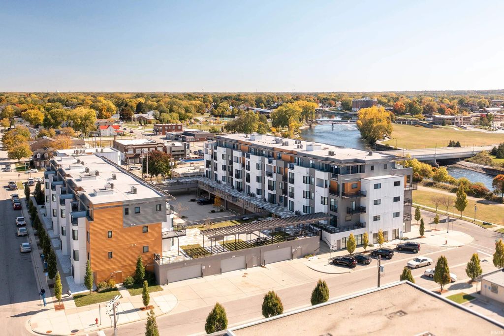 Photo of 116 W Mishawaka Avenue #202, Mishawaka, IN 46545 (MLS # 202606746)