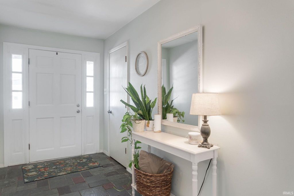 Photo of 1536 Medford Lane, Mishawaka, IN 46544 (MLS # 202606750)