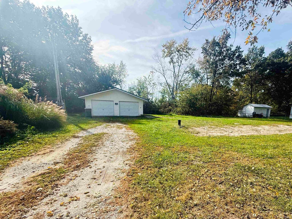 Photo of 5872 E Glenn Arrow Drive #18, Monticello, IN 47960 (MLS # 202644110)