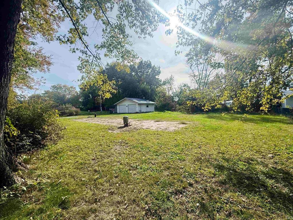 Photo of 5872 E Glenn Arrow Drive #18, Monticello, IN 47960 (MLS # 202644110)
