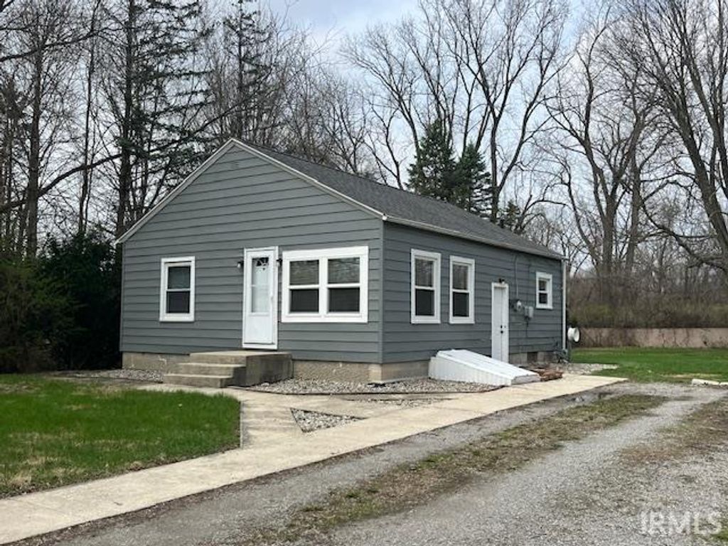 Photo of 1712 Gruber Avenue, Fort Wayne, IN 46809 (MLS # 202616774)