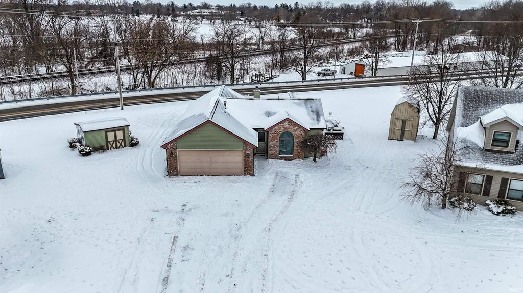 Photo of 1402 Fairview Run, Kendallville, IN 46755 (MLS # 202603178)