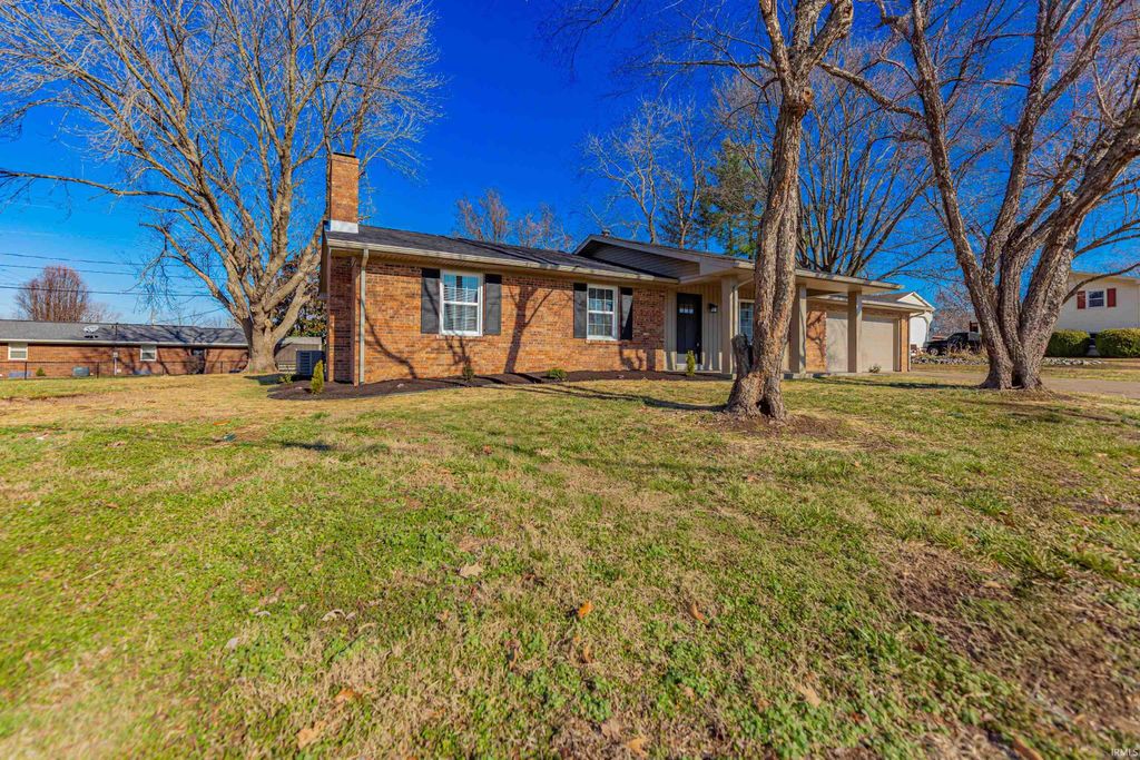 Photo of 441 Lawrence Drive, Mount Vernon, IN 47620 (MLS # 202601381)