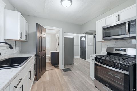 Tiny photo for 2209 Curdes Avenue, Fort Wayne, IN 46805 (MLS # 202616871)