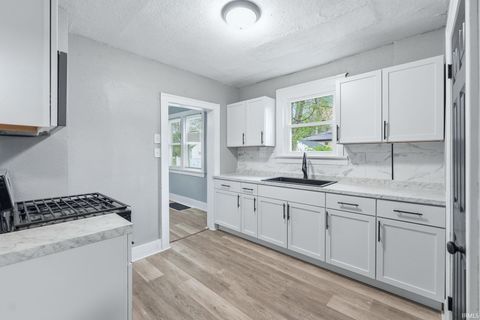 Tiny photo for 2209 Curdes Avenue, Fort Wayne, IN 46805 (MLS # 202616871)