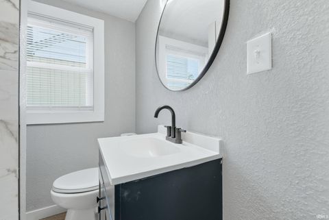 Tiny photo for 2209 Curdes Avenue, Fort Wayne, IN 46805 (MLS # 202616871)