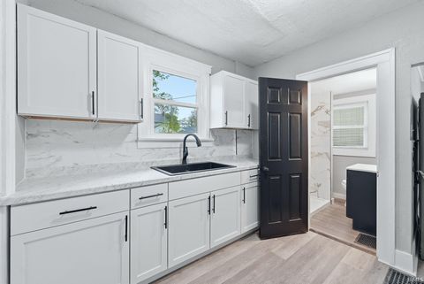 Tiny photo for 2209 Curdes Avenue, Fort Wayne, IN 46805 (MLS # 202616871)