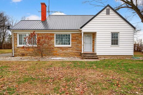 Photo of 6722 N Jefferson Street, Twelve Mile, IN 46988 (MLS # 202549613)