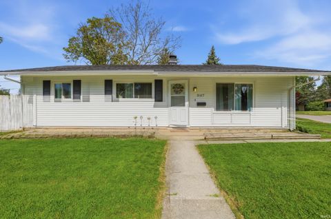 Photo of 5117 Northcrest Drive, Fort Wayne, IN 46825 (MLS # 202617974)