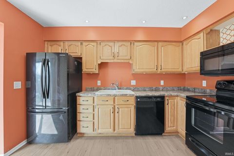 Tiny photo for 8028 Harrisburg Lane, Fort Wayne, IN 46835 (MLS # 202610371)