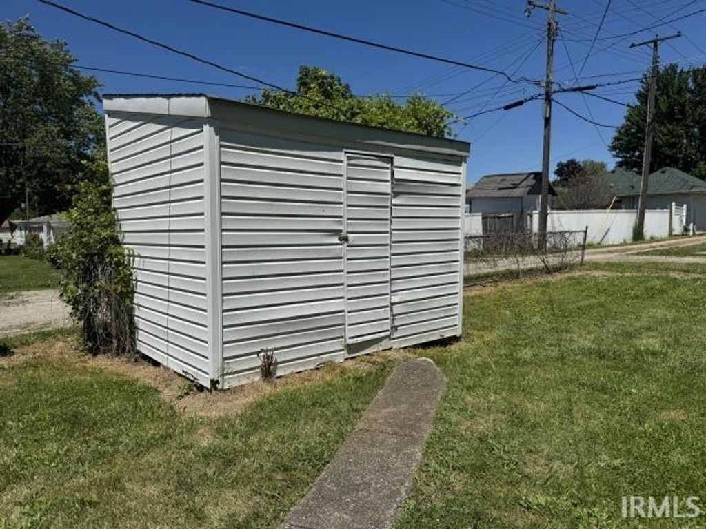 Photo of 408 W Kickapoo Street, Hartford City, IN 47348 (MLS # 202536428)