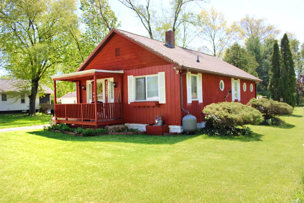 Photo of 1327 Mcpherson Street, Elkhart, IN 46514 (MLS # 202617588)