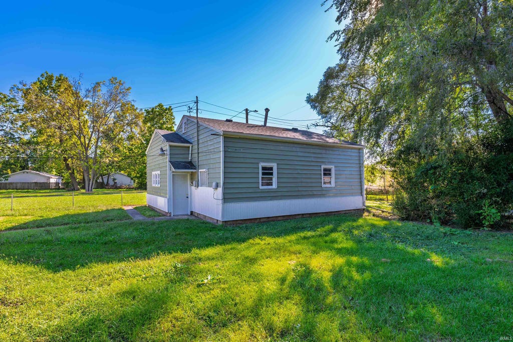 Photo of 2327 S Jefferson Street, Muncie, IN 47302 (MLS # 202638959)