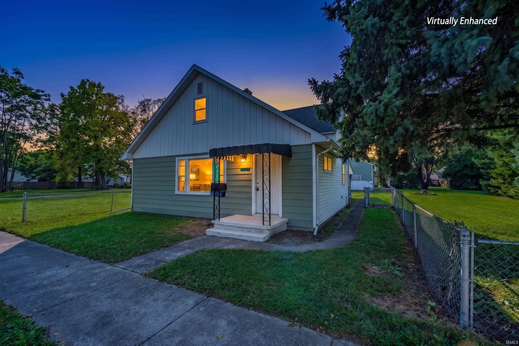Photo of 2327 S Jefferson Street, Muncie, IN 47302 (MLS # 202638959)