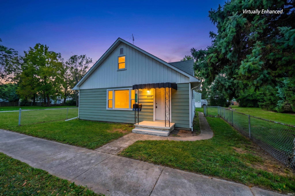 Photo of 2327 S Jefferson Street, Muncie, IN 47302 (MLS # 202638959)