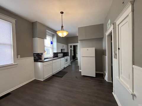 Tiny photo for 1101 N 3rd Avenue, Evansville, IN 47710 (MLS # 202610761)