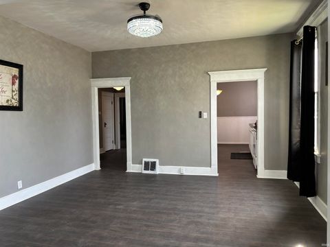 Tiny photo for 1101 N 3rd Avenue, Evansville, IN 47710 (MLS # 202610761)