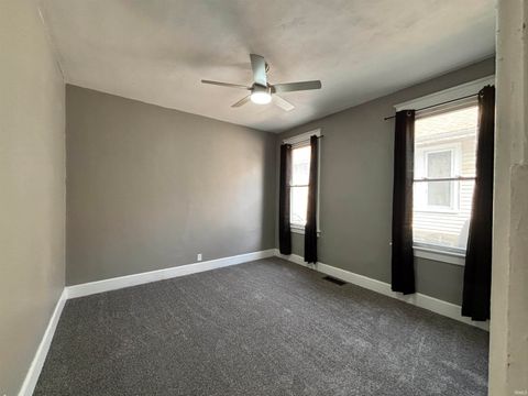 Tiny photo for 1101 N 3rd Avenue, Evansville, IN 47710 (MLS # 202610761)