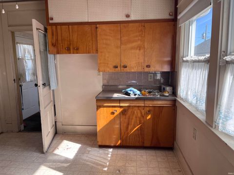 Tiny photo for 1608 S Armstrong Street, Kokomo, IN 46902 (MLS # 202540697)