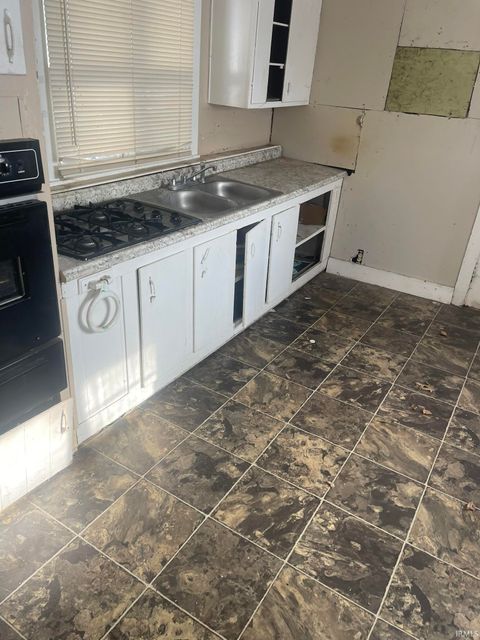 Tiny photo for 426 Minor Street, Logansport, IN 46947 (MLS # 202547687)