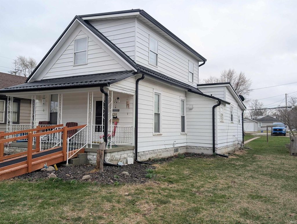 Photo of 420 E Central Avenue, Bluffton, IN 46714 (MLS # 202607739)