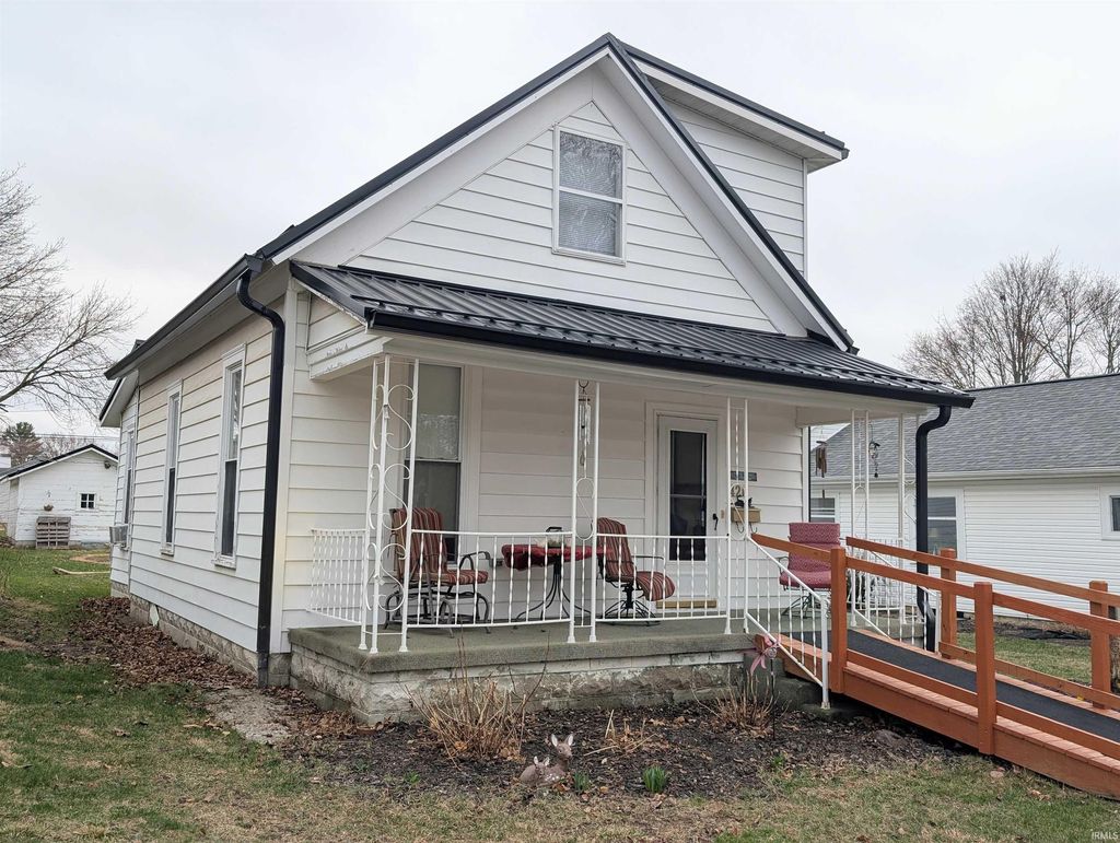 Photo of 420 E Central Avenue, Bluffton, IN 46714 (MLS # 202607739)