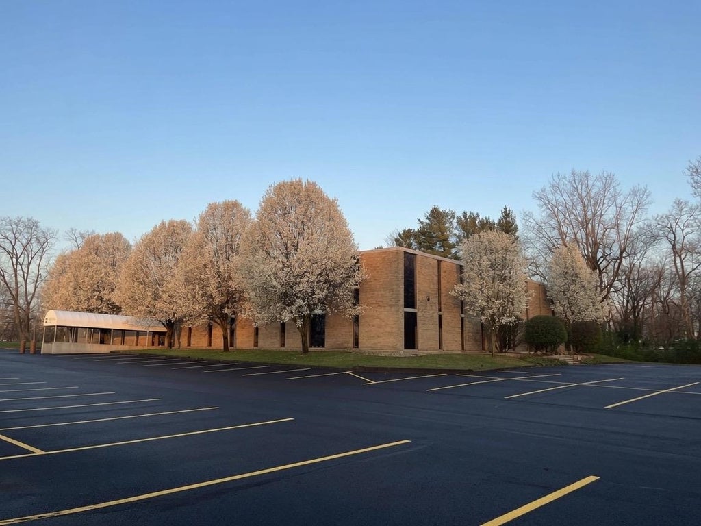 Photo of 700 E Beardsley Avenue, Elkhart, IN 46516 (MLS # 202633113)