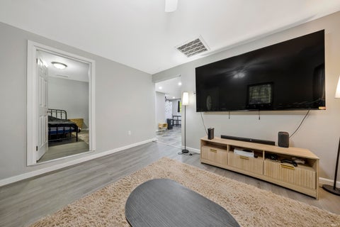 Tiny photo for 809 S Bosse Avenue, Evansville, IN 47712 (MLS # 202641844)