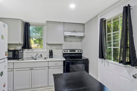 Tiny photo for 809 S Bosse Avenue, Evansville, IN 47712 (MLS # 202641844)