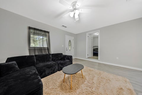Tiny photo for 809 S Bosse Avenue, Evansville, IN 47712 (MLS # 202641844)