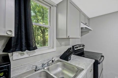 Tiny photo for 809 S Bosse Avenue, Evansville, IN 47712 (MLS # 202641844)