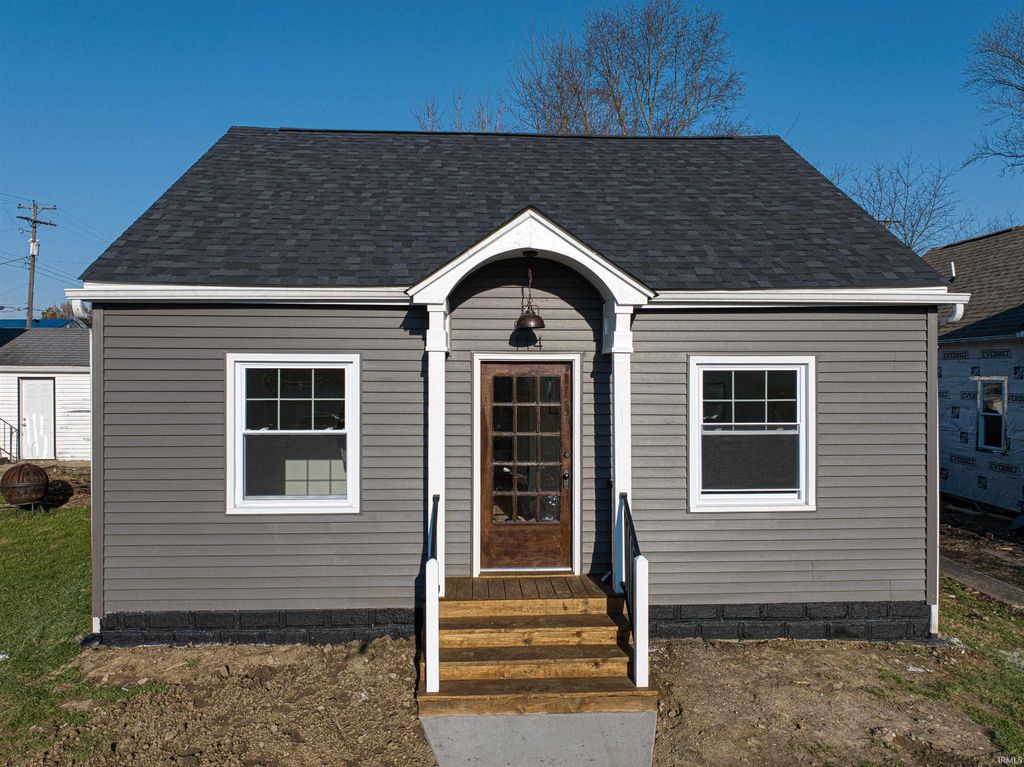 Photo of 114 N Jackson Street, Oakland City, IN 47660 (MLS # 202609293)