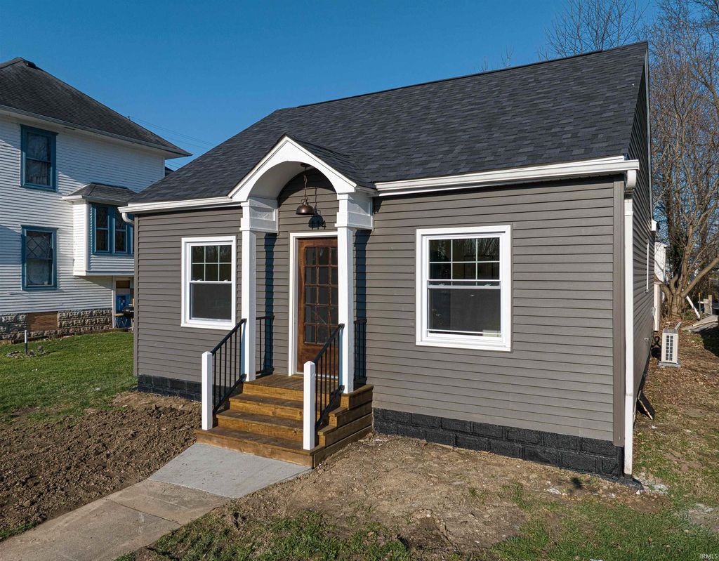 Photo of 114 N Jackson Street, Oakland City, IN 47660 (MLS # 202609293)