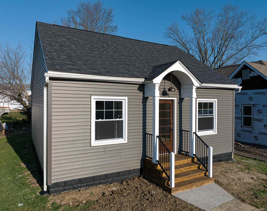 Photo of 114 N Jackson Street, Oakland City, IN 47660 (MLS # 202609293)