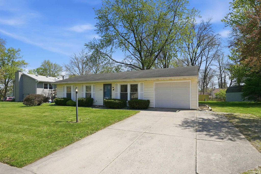 Photo of 6926 Wrangler Trail, Fort Wayne, IN 46835 (MLS # 202614604)