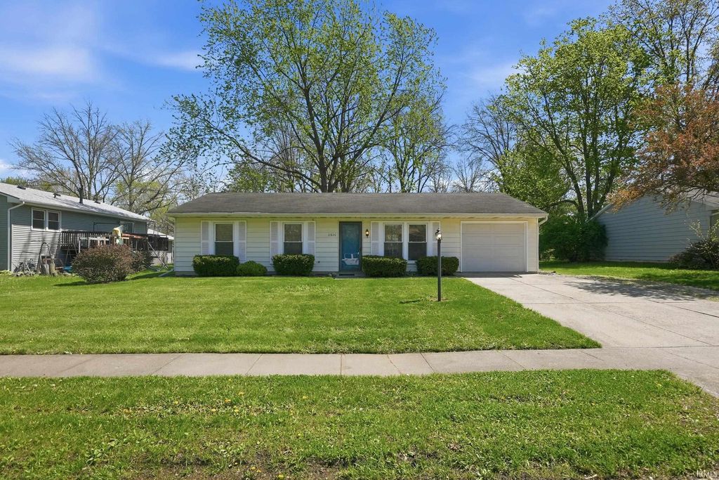Photo of 6926 Wrangler Trail, Fort Wayne, IN 46835 (MLS # 202614604)