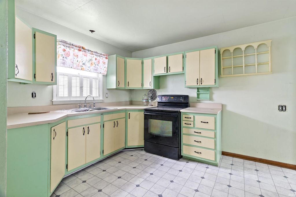 Photo of 1115 W Bannister Drive, Marion, IN 46953 (MLS # 202548733)