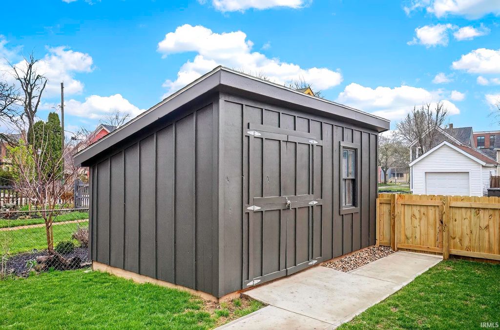 Photo of 1303 Rockhill Street, Fort Wayne, IN 46802 (MLS # 202611468)