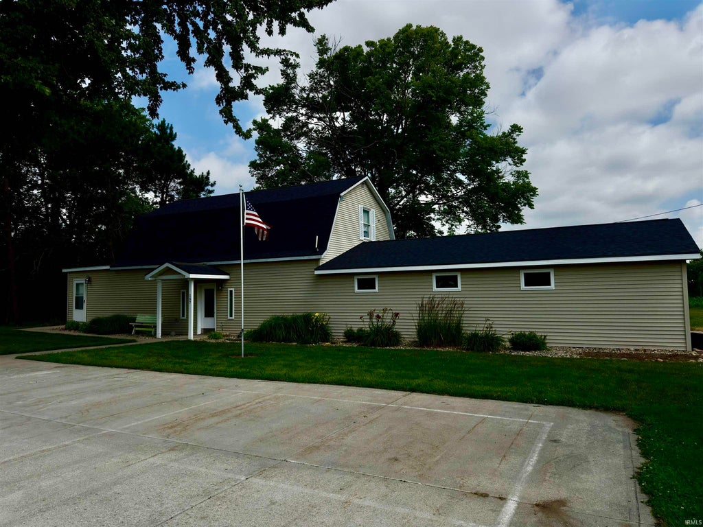 Photo of 157 N River Road, Ligonier, IN 46767 (MLS # 202635790)