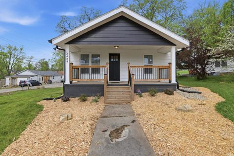 Photo of 2428 S Broadview Drive, Bloomington, IN 47403 (MLS # 202614345)