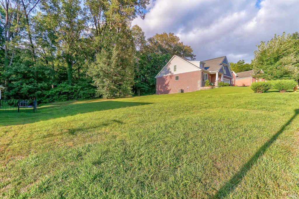 Photo of 228 Palace Drive #8, Evansville, IN 47711 (MLS # 202610819)